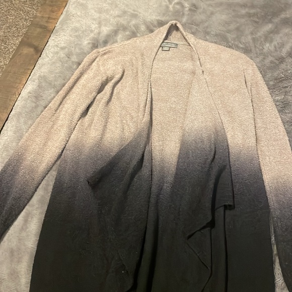 Like new Barefoot Dreams calypso waterfall cardigan. - Picture 4 of 4